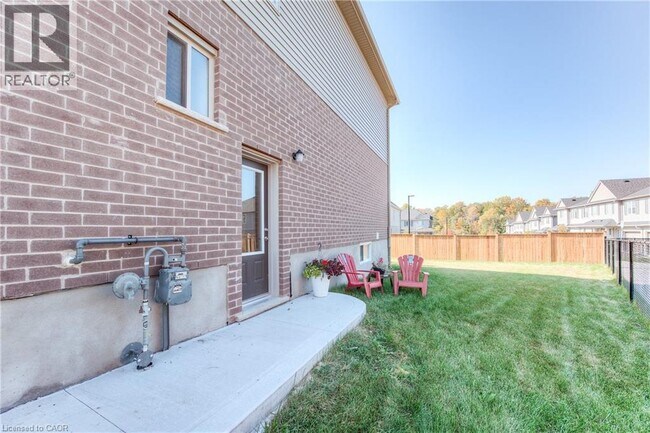 537 Valhalla Cres in Waterloo, ON - Building Photo - Building Photo