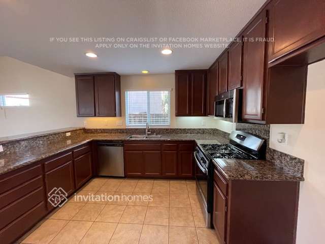 211 Pinto Way in San Jacinto, CA - Building Photo