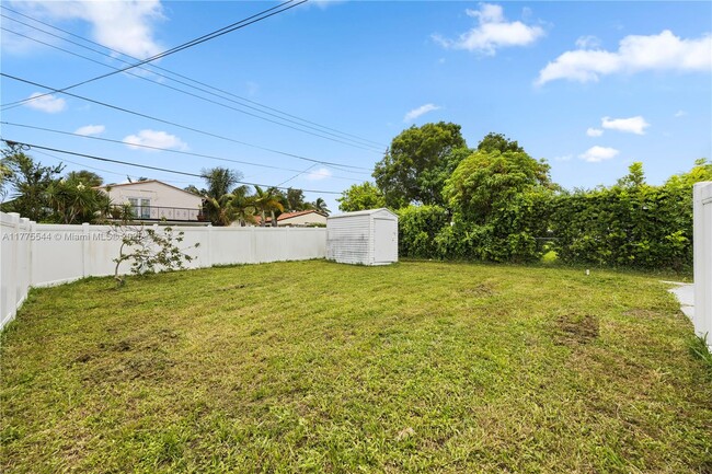 1500 Van Buren St in Hollywood, FL - Foto de edificio - Building Photo