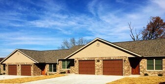 103 Bogad St in St. Robert, MO - Building Photo