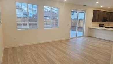 10286 Rashmi Dr in Elk Grove, CA - Building Photo - Building Photo
