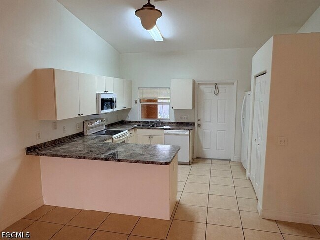 3824 SW 8th Pl in Cape Coral, FL - Foto de edificio - Building Photo