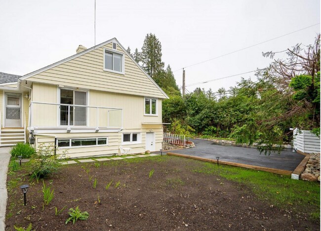 1819 Inglewood Ave in West Vancouver, BC - Building Photo - Building Photo