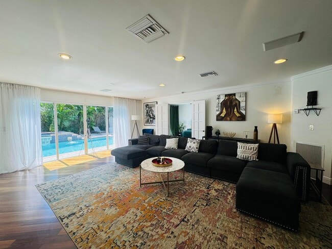 1728 NE 40th St in Oakland Park, FL - Building Photo - Building Photo