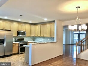 1981 Logan Manor Dr in Reston, VA - Building Photo - Building Photo