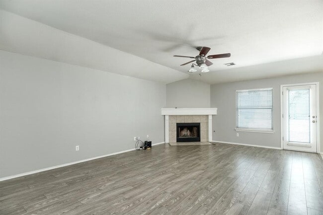 7104 Wandering Oak Rd in Austin, TX - Building Photo - Building Photo