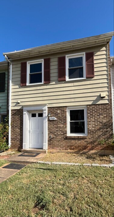 7509 Whitehall Dr in Manassas, VA - Building Photo