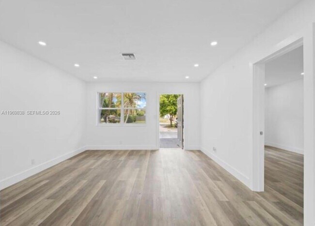 property at 816 N Golf Dr