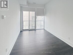 28 Wellesley St E in Toronto, ON - Building Photo - Building Photo