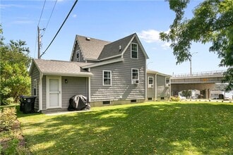 190 Railroad Ave in Portsmouth, RI - Building Photo - Building Photo