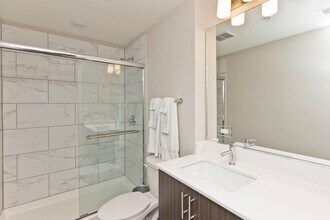 1554 N North Park Ave, Unit 1552-2A in Chicago, IL - Building Photo - Building Photo