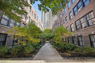 2315 N Commonwealth Ave in Chicago, IL - Building Photo