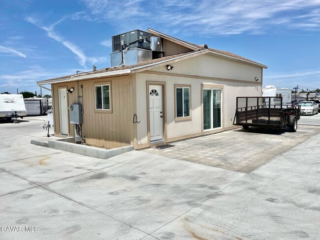 43813 Sierra Hwy