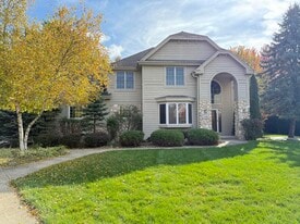 2340 Robbie Ct in Brookfield, WI - Building Photo