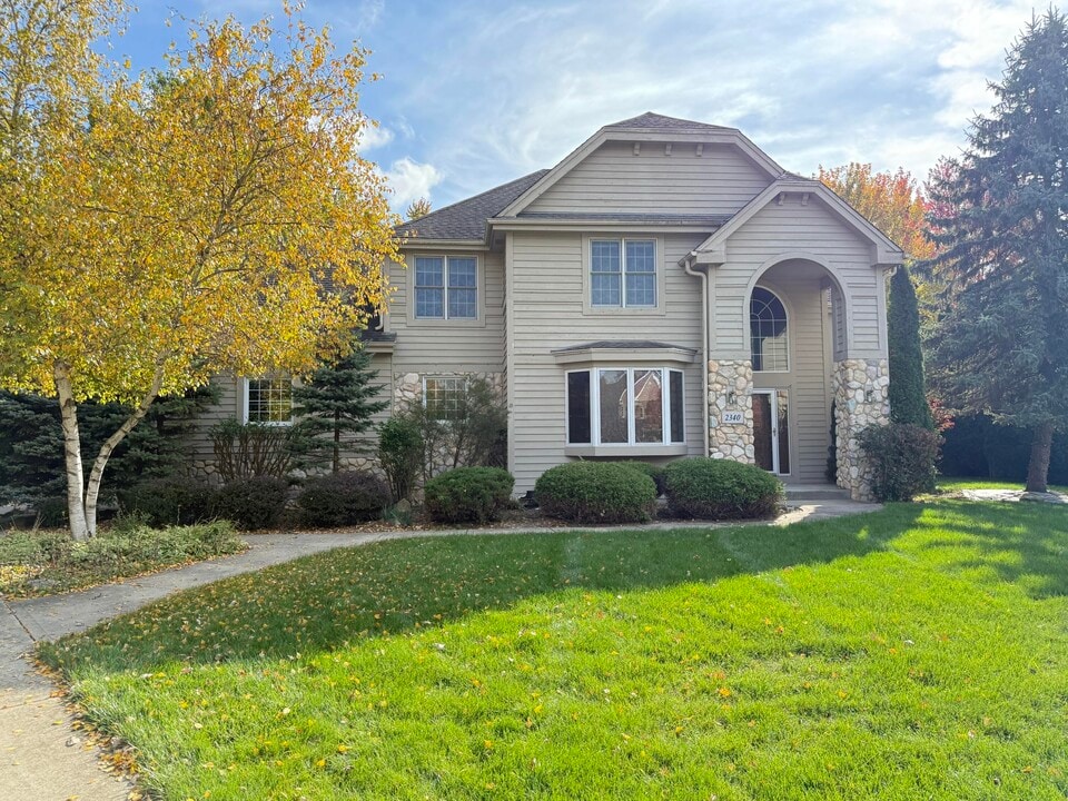 2340 Robbie Ct in Brookfield, WI - Building Photo