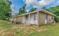 Deer Run Apartments in Pace, FL - Foto de edificio - Building Photo