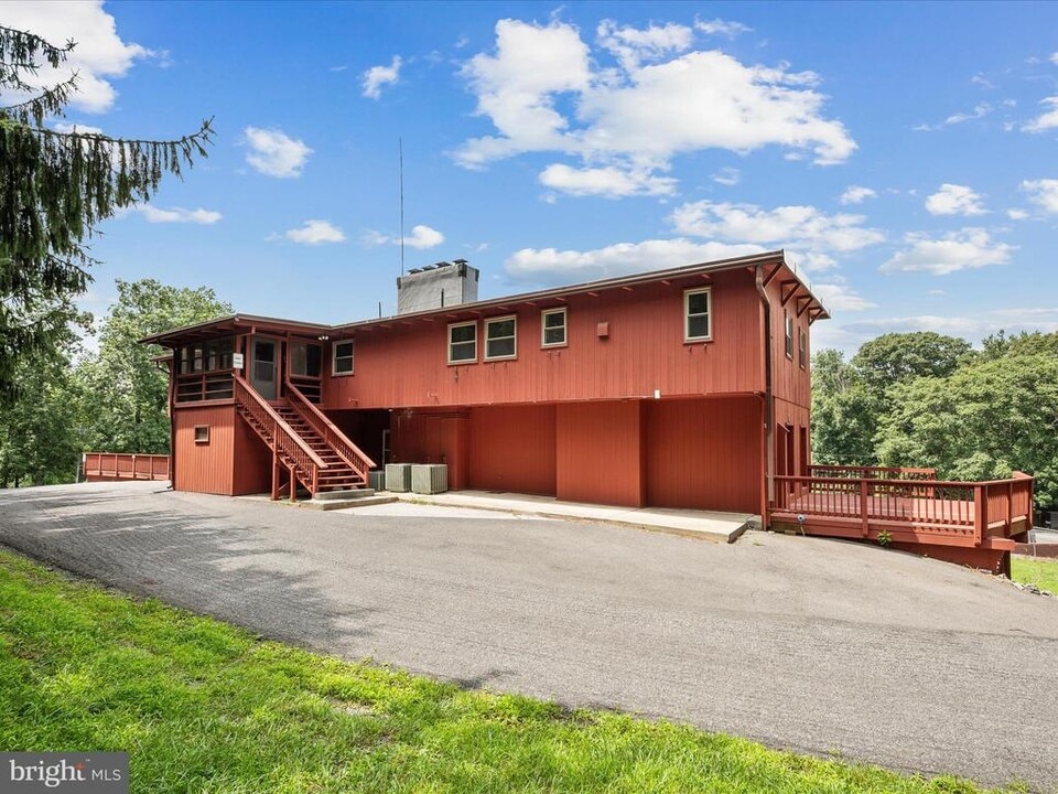 16 Windy Way in Front Royal, VA - Building Photo