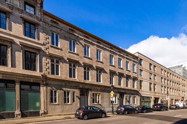 435-443 Notre-Dame Rue E in Montréal, QC - Building Photo - Building Photo