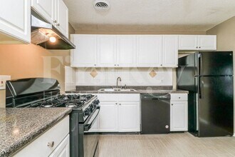 6722 Champana Ln in Florissant, MO - Foto de edificio - Building Photo