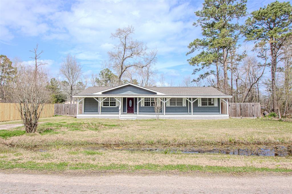 16766 Lake Cir in Conroe, TX - Building Photo
