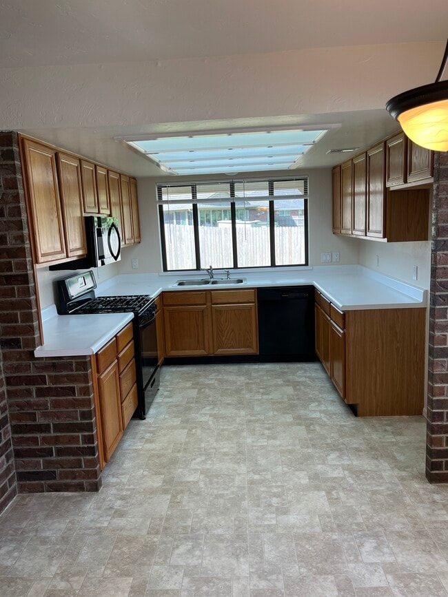 1404 Bois D Arc Dr in Yukon, OK - Building Photo - Building Photo