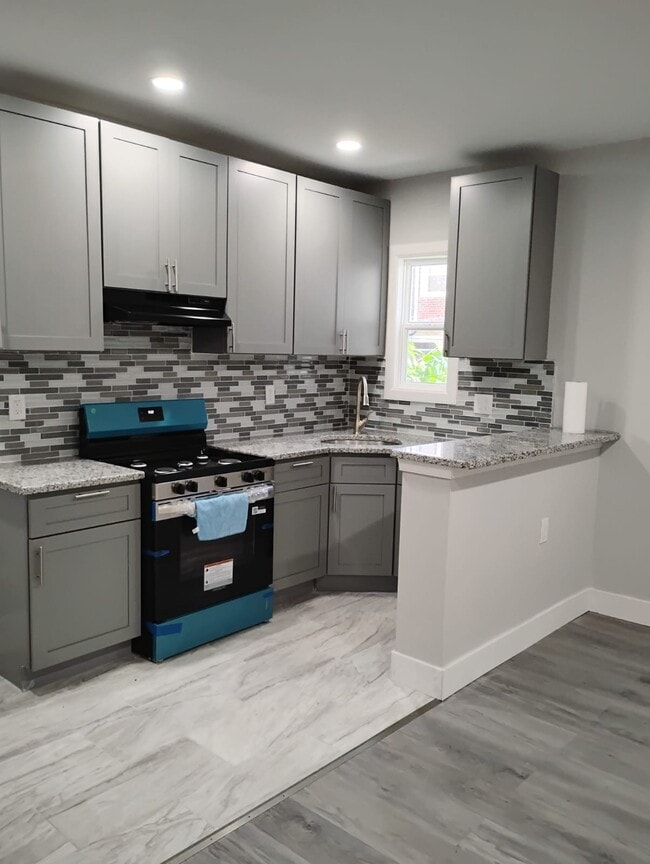 property at 527 S Redfield St