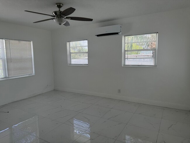 122 SE 5th Ave, Unit B in Delray Beach, FL - Building Photo - Building Photo