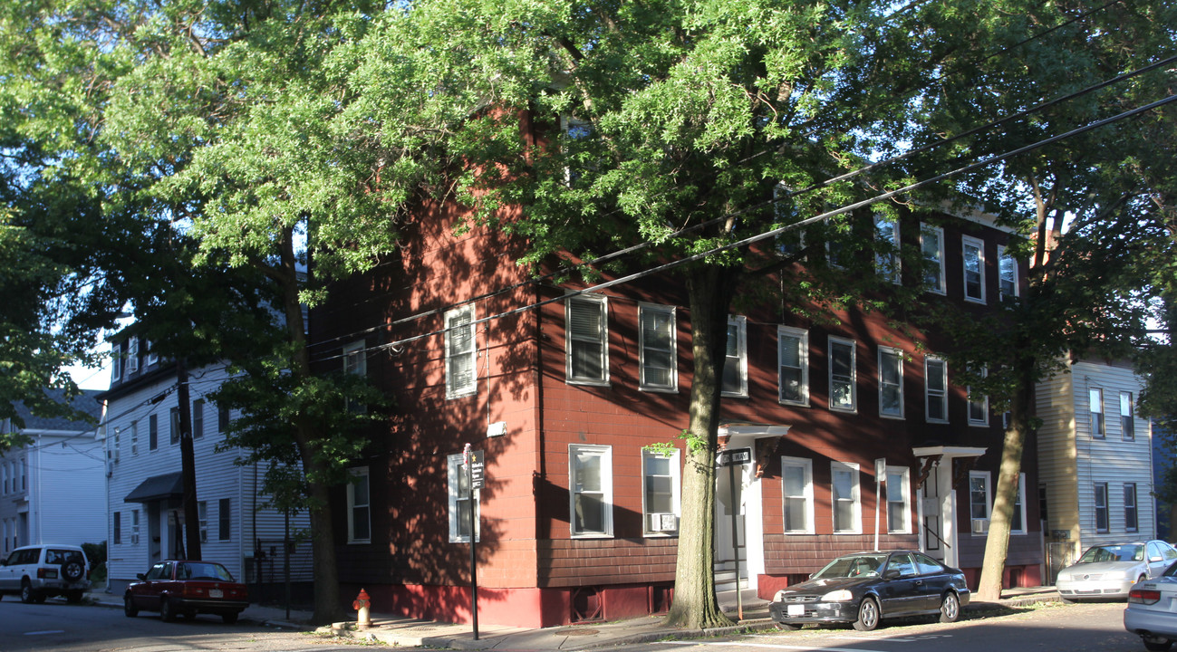 160 Otis St in Cambridge, MA - Foto de edificio