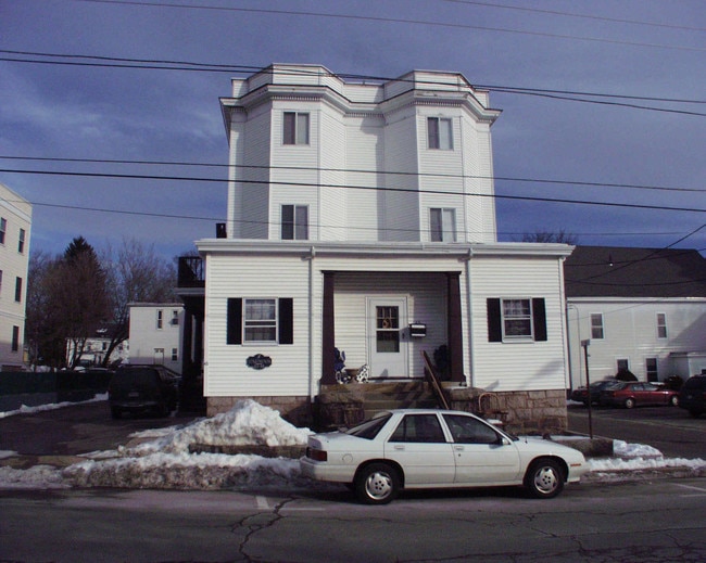 43-45 Exchange St in Milford, MA - Foto de edificio - Building Photo