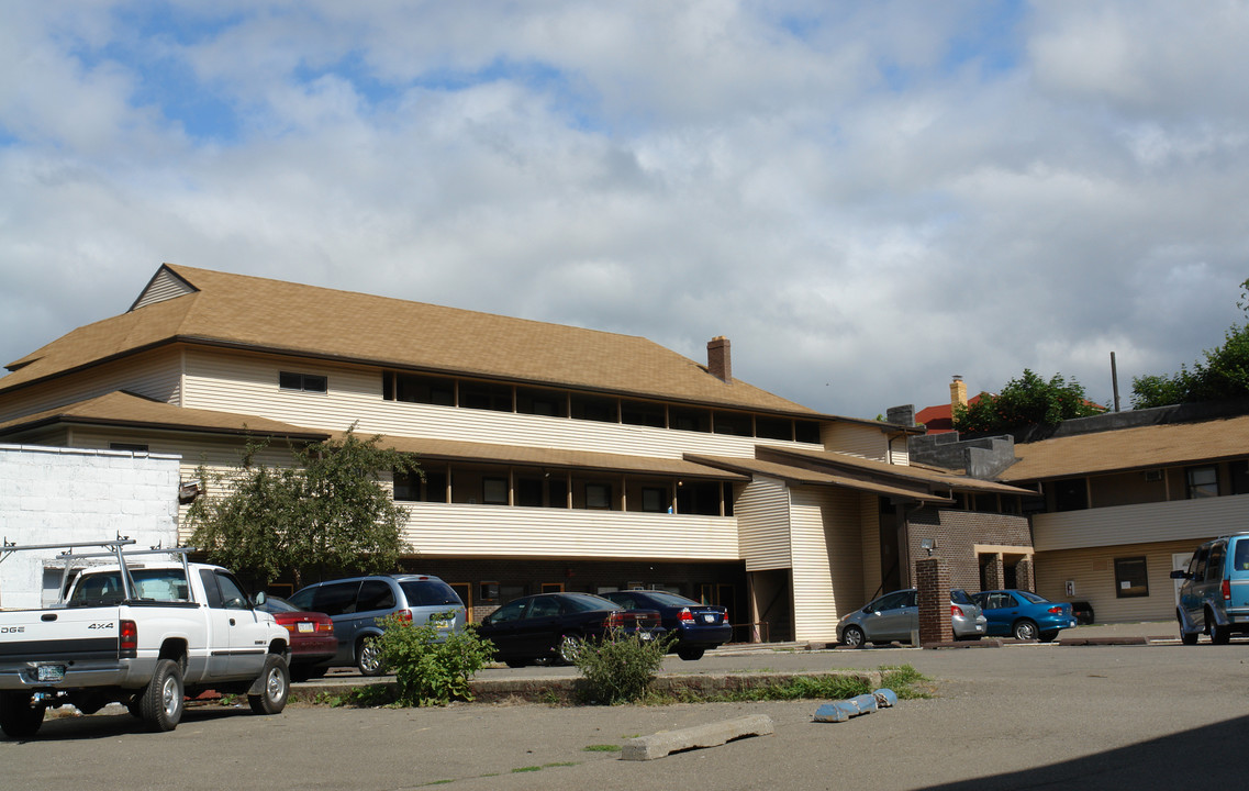 Delaware Avenue Apartments in Endicott, NY - Building Photo