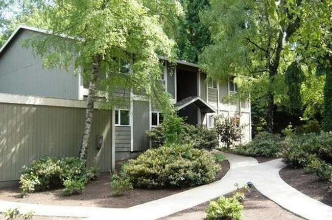 6645-6755 SW Terri Ct in Portland, OR - Building Photo - Building Photo