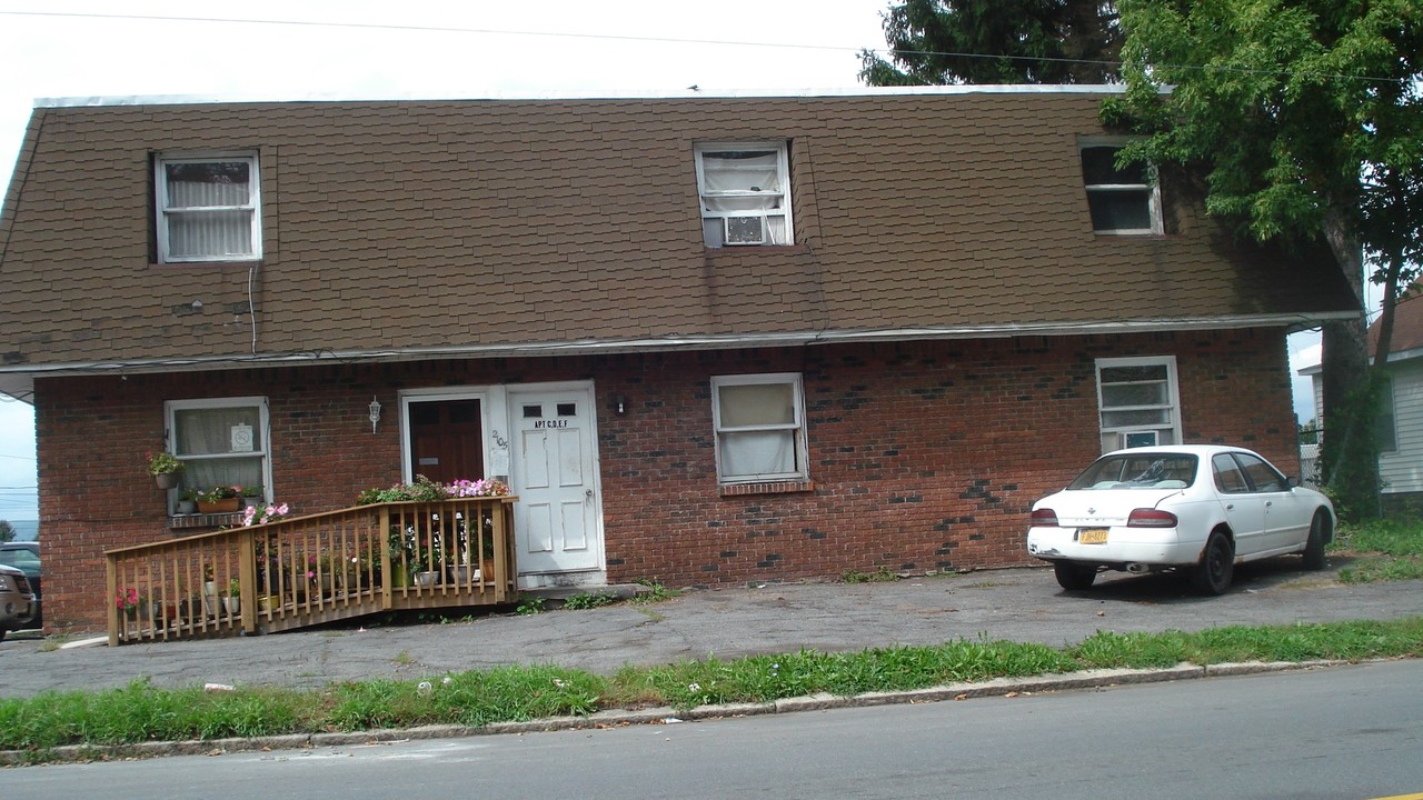 2101 Van Vranken Ave in Schenectady, NY - Building Photo