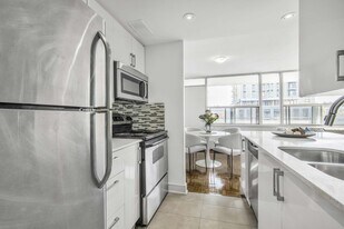 225 Davisville Avenue in Toronto, ON - Building Photo