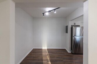5921 Gaston Ave in Dallas, TX - Foto de edificio - Building Photo