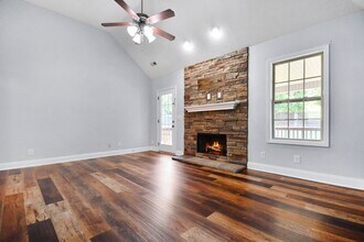 430 Leslie Wood Dr in Clarksville, TN - Building Photo - Building Photo