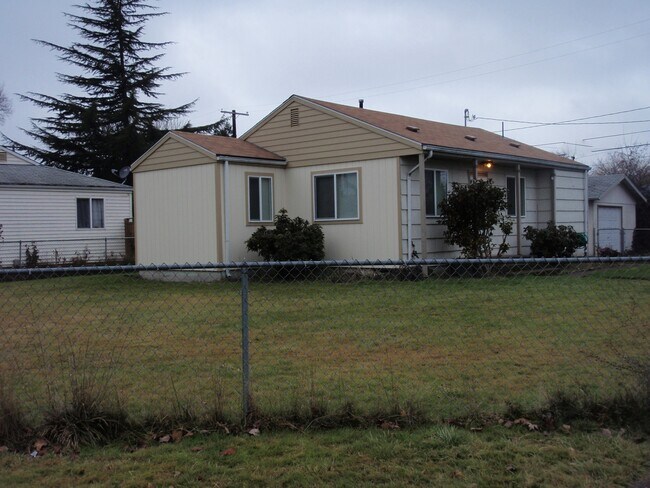 818 18th St in Springfield, OR - Building Photo - Building Photo