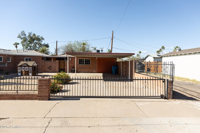 1330 E Monte Vista Rd in Phoenix, AZ - Building Photo - Building Photo