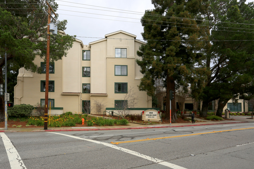 Sterling Court in San Mateo, CA - Building Photo