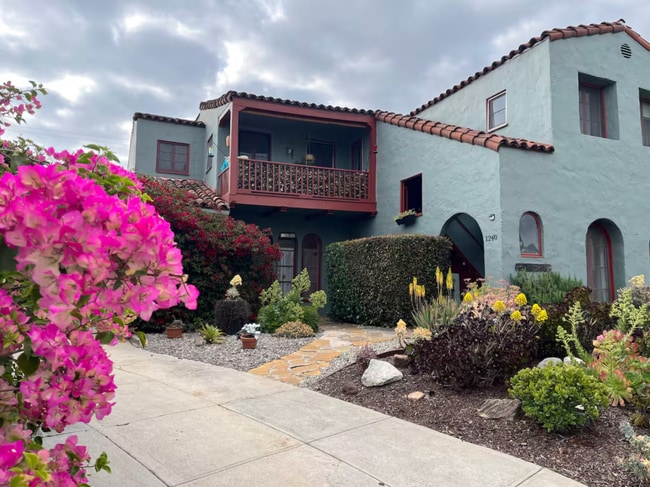 property at 1238 Meadowbrook Ave