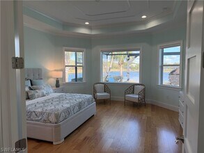 5046 Martinique Dr in Naples, FL - Foto de edificio - Building Photo