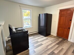 105 Silver Ln in East Hartford, CT - Foto de edificio - Building Photo