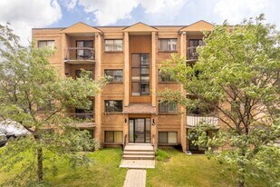 1635 Du Souvenir Boul in Laval, QC - Building Photo