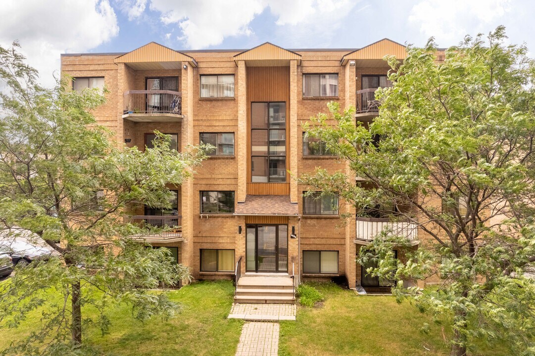 1635 Du Souvenir Boul in Laval, QC - Building Photo