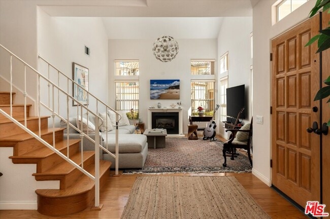 1256 Cravens Ln in Carpinteria, CA - Building Photo - Building Photo