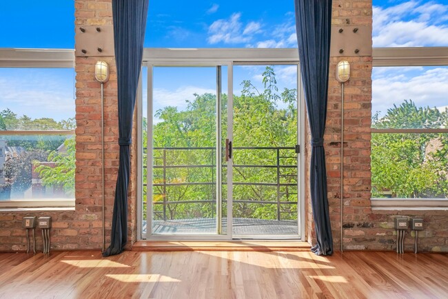 property at 2038 W Webster Ave