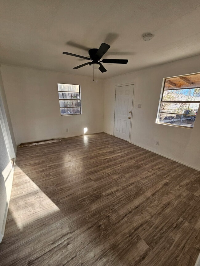 3212 San Salvador St in Laredo, TX - Building Photo - Building Photo