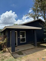 1113 Dartmouth Ave in San Marcos, TX - Building Photo