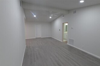 1000 Plymouth Dr in Austin, TX - Building Photo - Building Photo