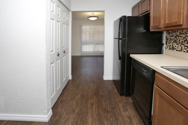 St. John's Pointe Apartment Homes in Orange Park, FL - Building Photo - Building Photo