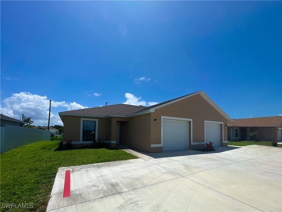 2933 Skyline Blvd in Cape Coral, FL - Building Photo